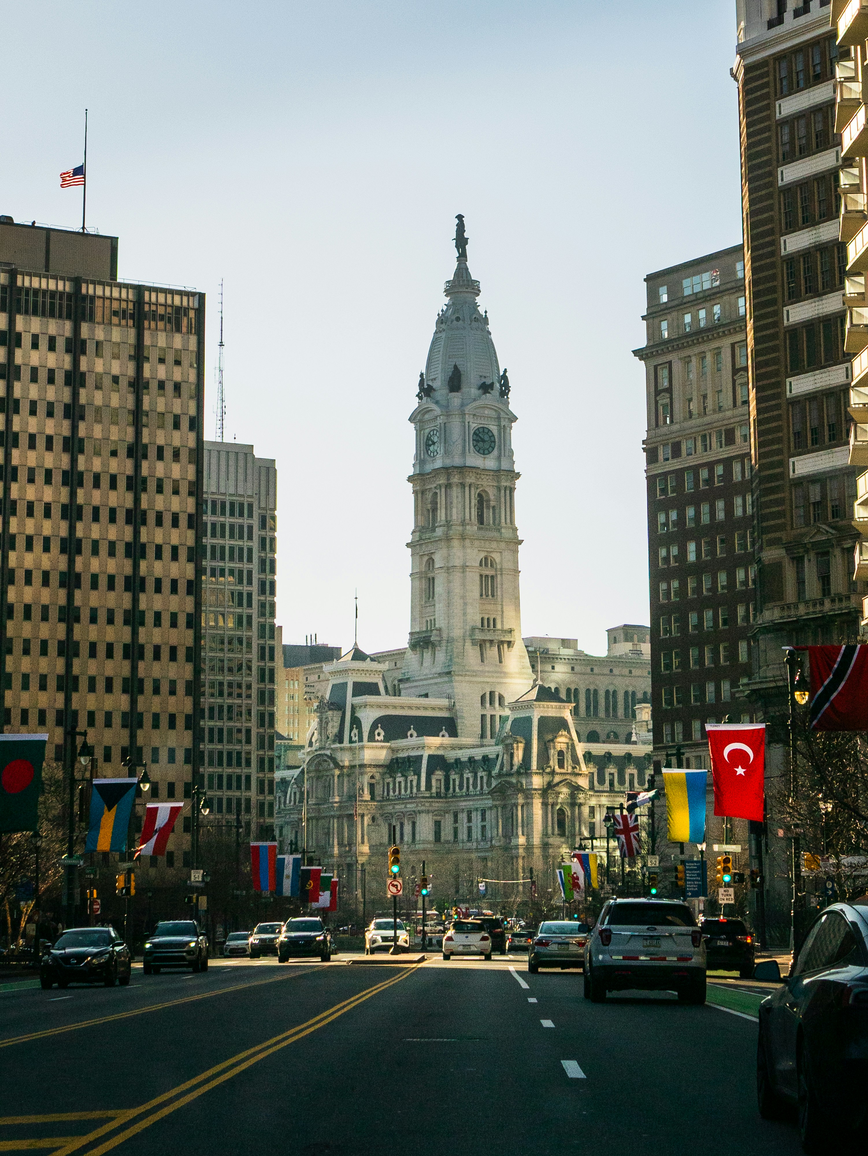 From the Benjamin Franklin Parkway, looking north towards City Hall.